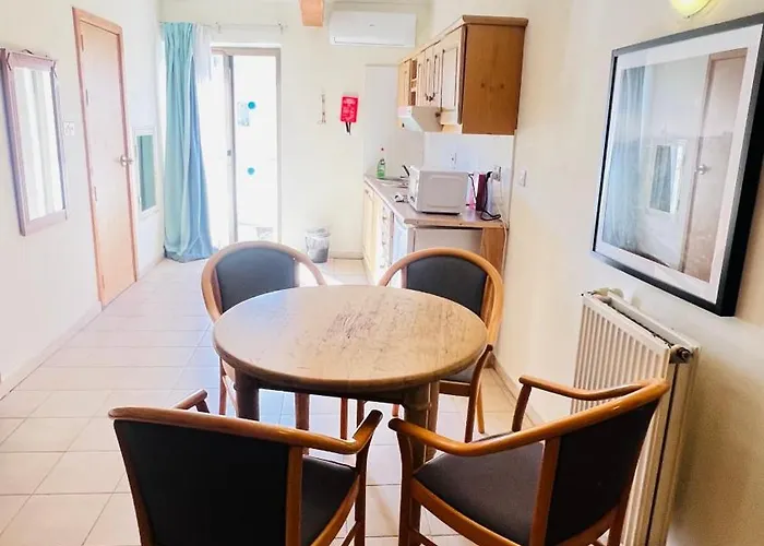 Aparthotel Quad 2936 3*